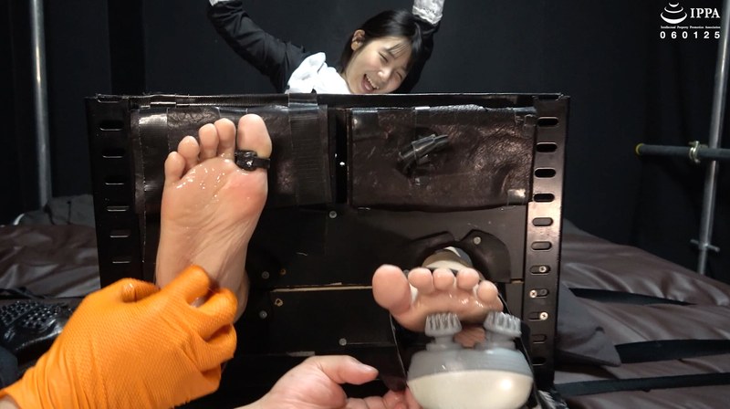 AD-01861 「足枷くすぐり+暗示で感度アップ! ブラシグローブで叫び倒すメイドもなかちゃん!」わかしラボ WAKA-067 千石もなか 4